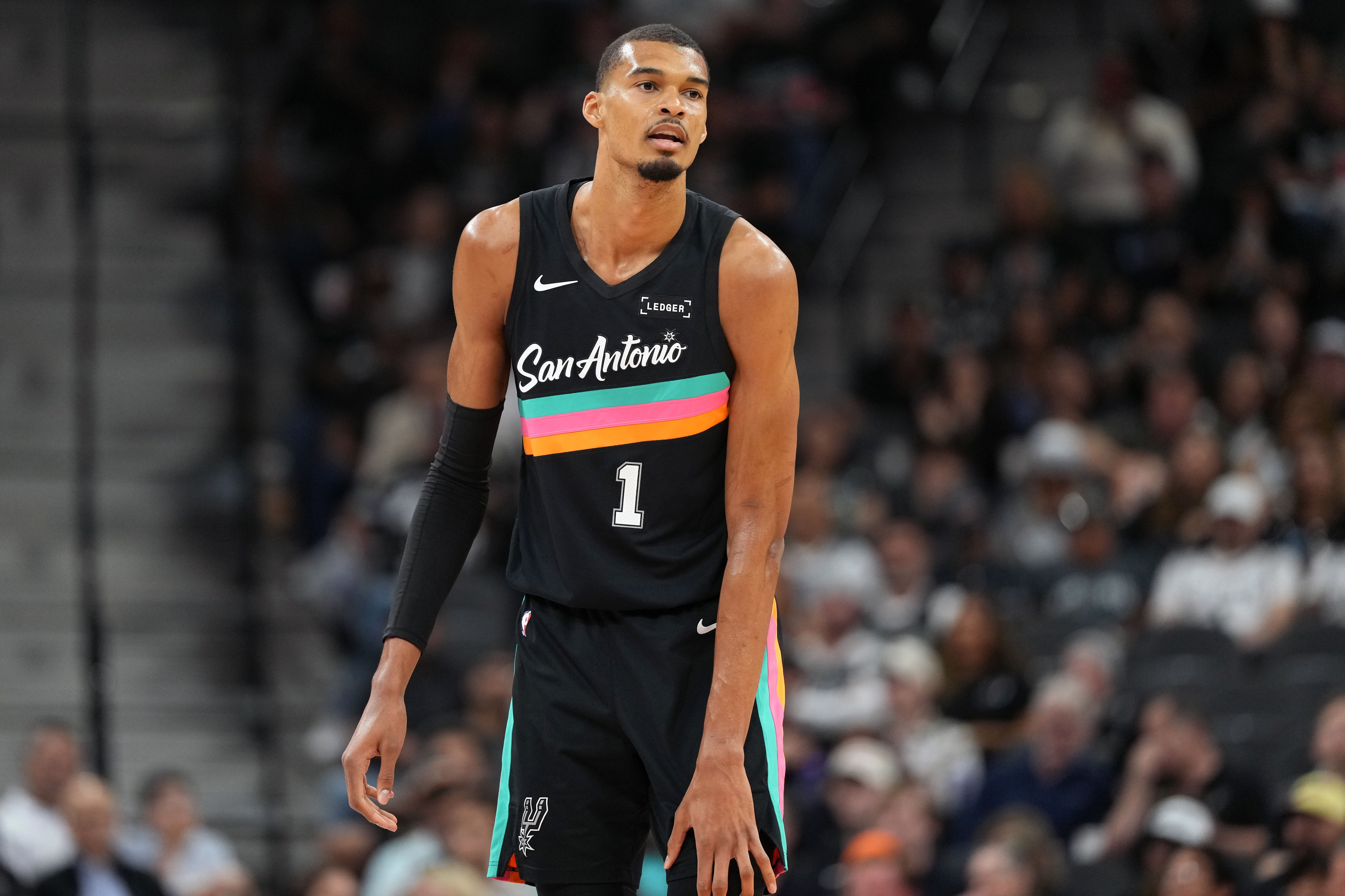 季后赛首轮G1观察：雷霆统治力初显 文班亚马颠覆认知