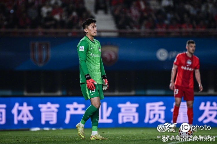 河南主场0-3完败申花 点球+两连击锁定胜局 河南主场0-3完败申花 点球+两连击锁定胜局