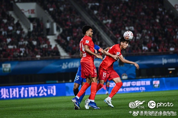 河南主场0-3完败申花 点球+两连击锁定胜局 河南主场0-3完败申花 点球+两连击锁定胜局