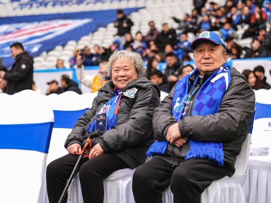 申花2026赛季出征:新援亮相,谷际庆称背负前所未有压力 申花2026赛季出征:新援亮相,谷际庆称背负前所未有压力
