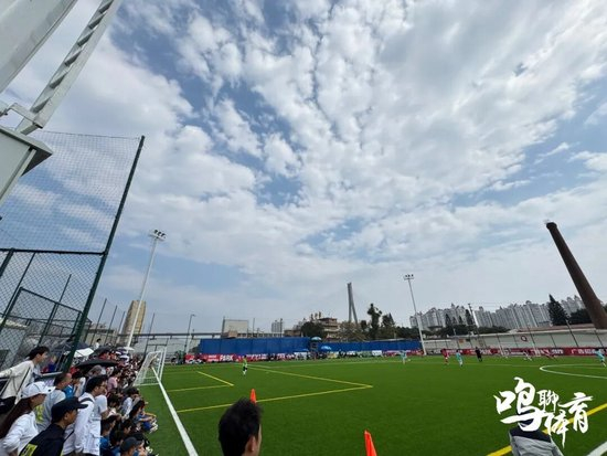 双膝重建后正式签约山西崇德荣海,艾沙江·库尔班:目标多踢比赛,向更高平台迈进 双膝重建后正式签约山西崇德荣海,艾沙江·库尔班:目标多踢比赛,向更高平台迈进