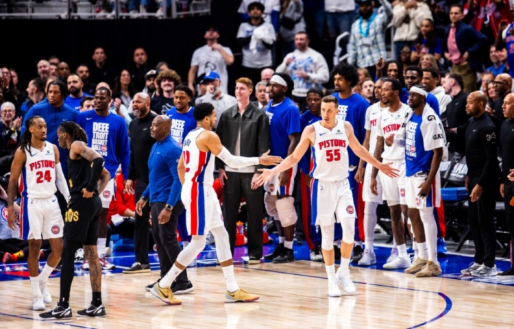 文班统治力碾压森林狼，乔治虎头蛇尾坑费城，骑士两难雷霆零碎取胜