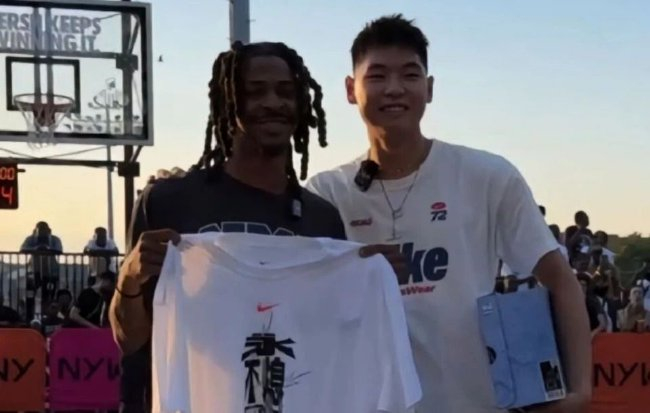 莫兰特祝贺崔永熙:享受球队对你的爱 莫兰特祝贺崔永熙:享受球队对你的爱