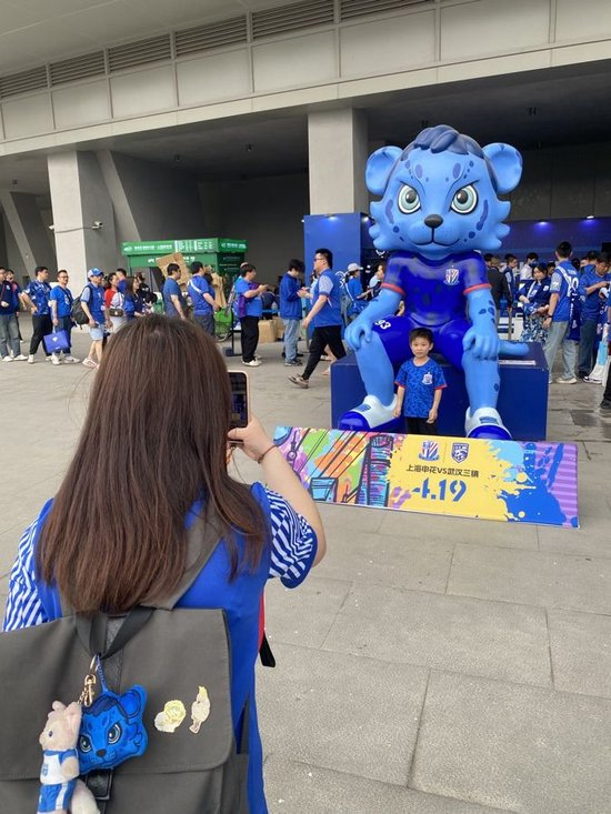申花主场球市数据：场均2.8万人，周边销售破千万，五年增长五倍