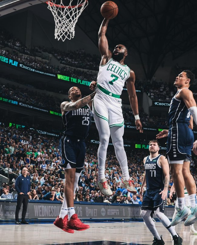 东契奇六犯离场 双探花61分凯尔特人3-0独行侠夺赛点