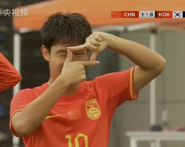 闪电破门+模仿孙兴慜 U16国足4-2完胜韩国夺冠 闪电破门+模仿孙兴慜 U16国足4-2完胜韩国夺冠