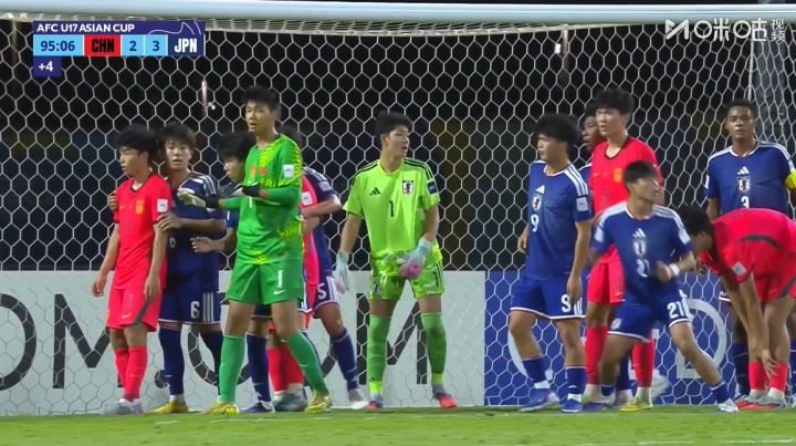 U17亚洲杯决赛：国少补时角球差之毫厘，秦子牛压上赵松源头槌遭神扑
