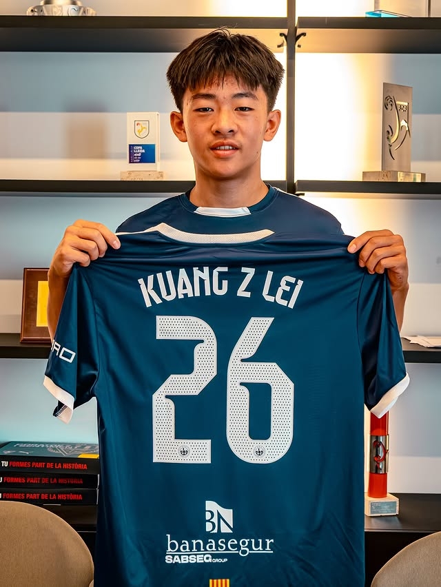 14岁李昊炎签约巴萨拉玛西亚U15 中国留洋小将群体动态更新